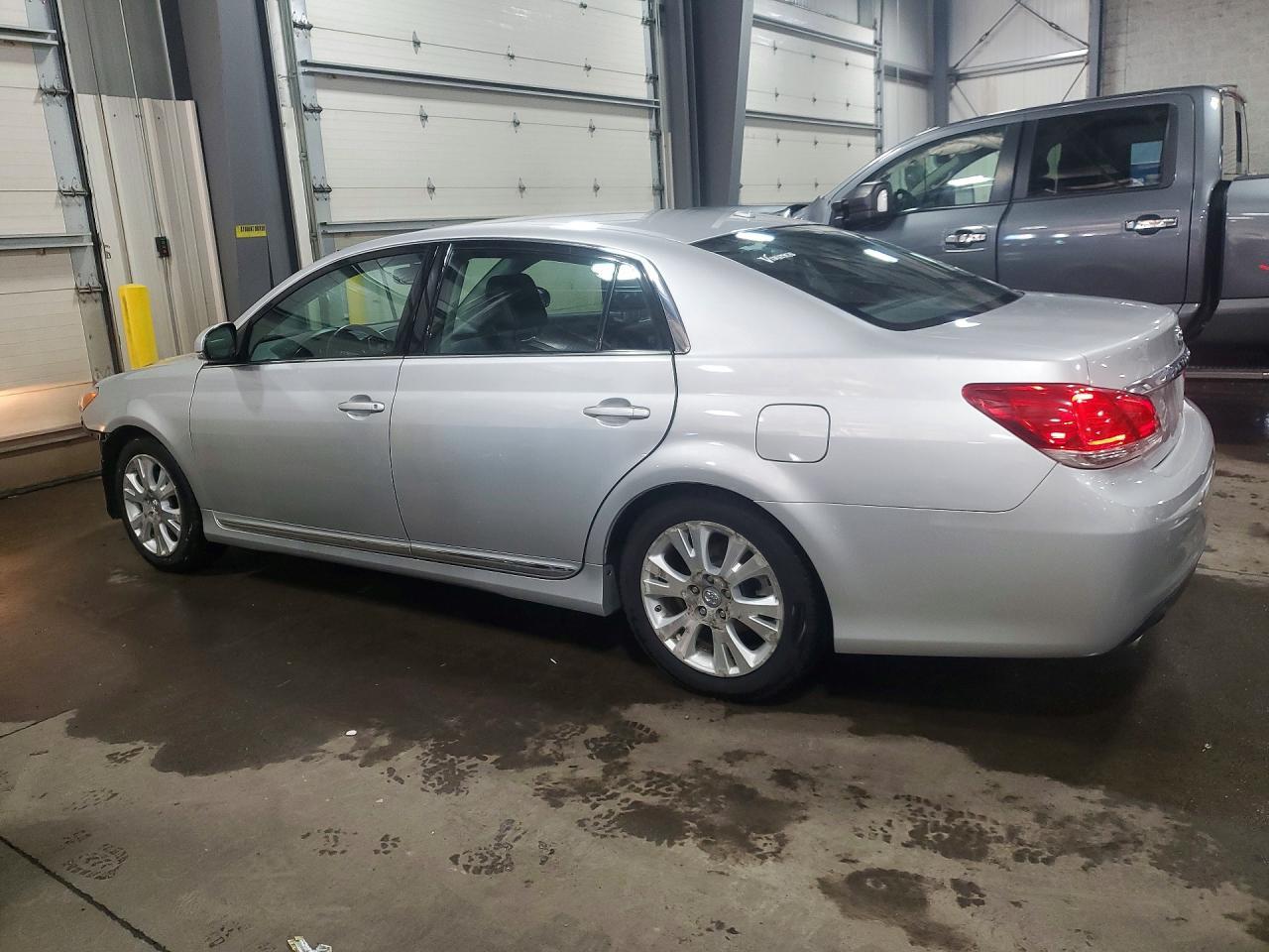 2011 TOYOTA Avalon