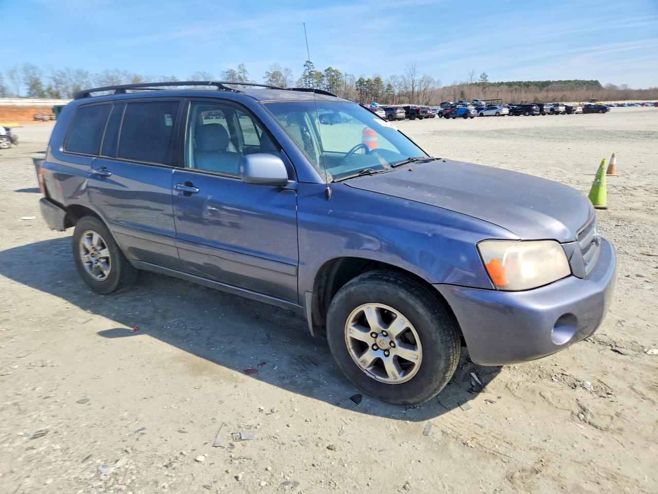 2004 TOYOTA HIGHLANDER