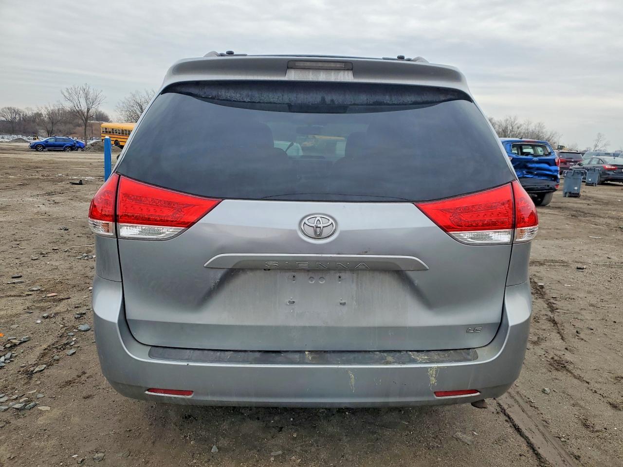 2012 TOYOTA SIENNA