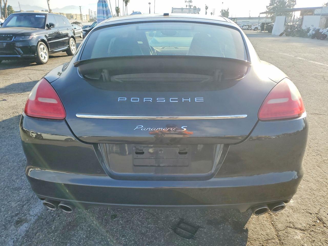 2011 PORSCHE Panamera