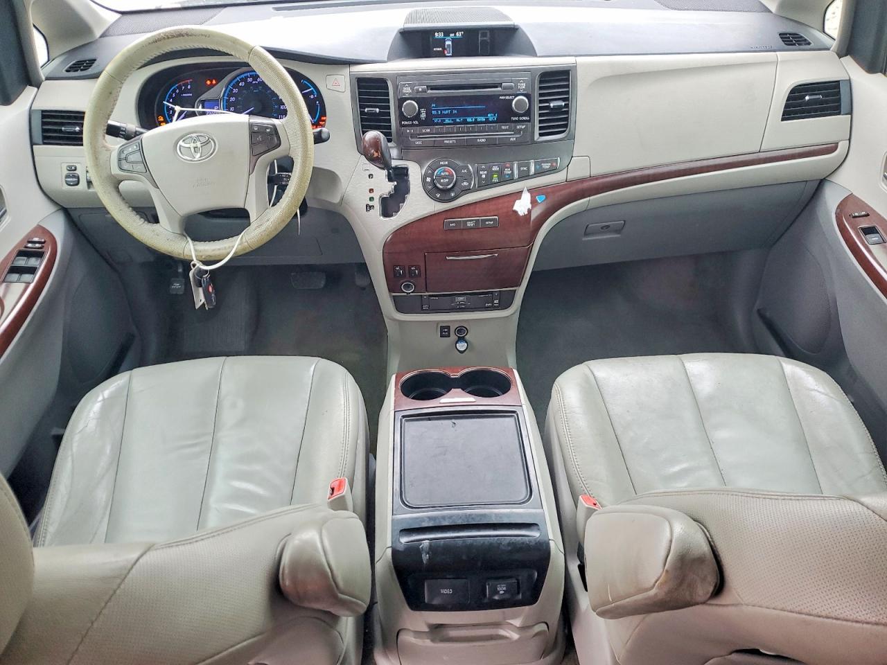 2012 TOYOTA SIENNA