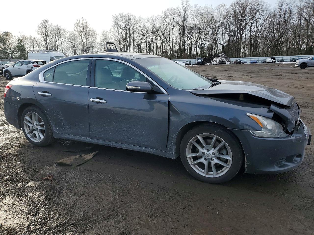 2010 NISSAN Maxima