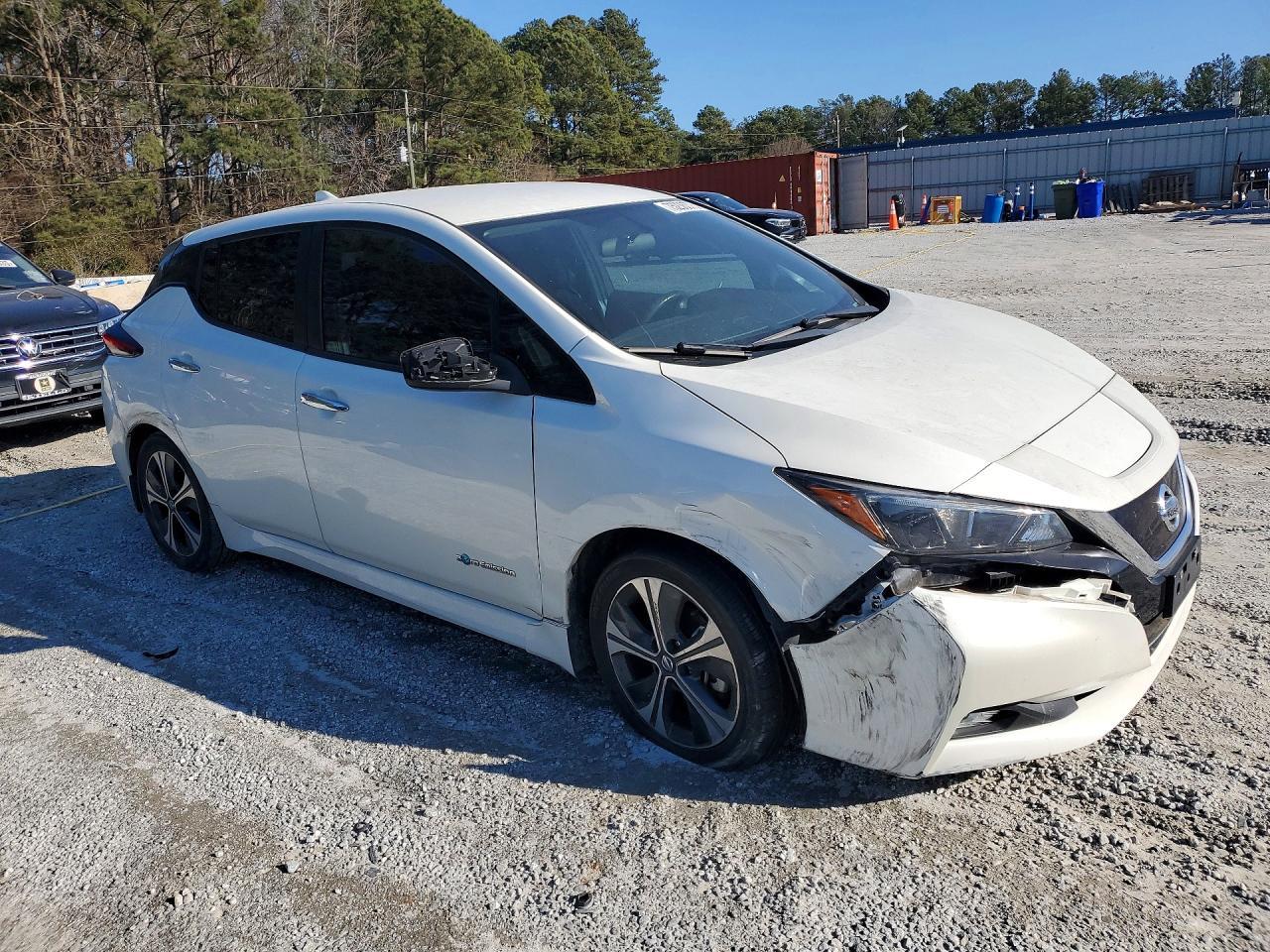 2018 NISSAN LEAF