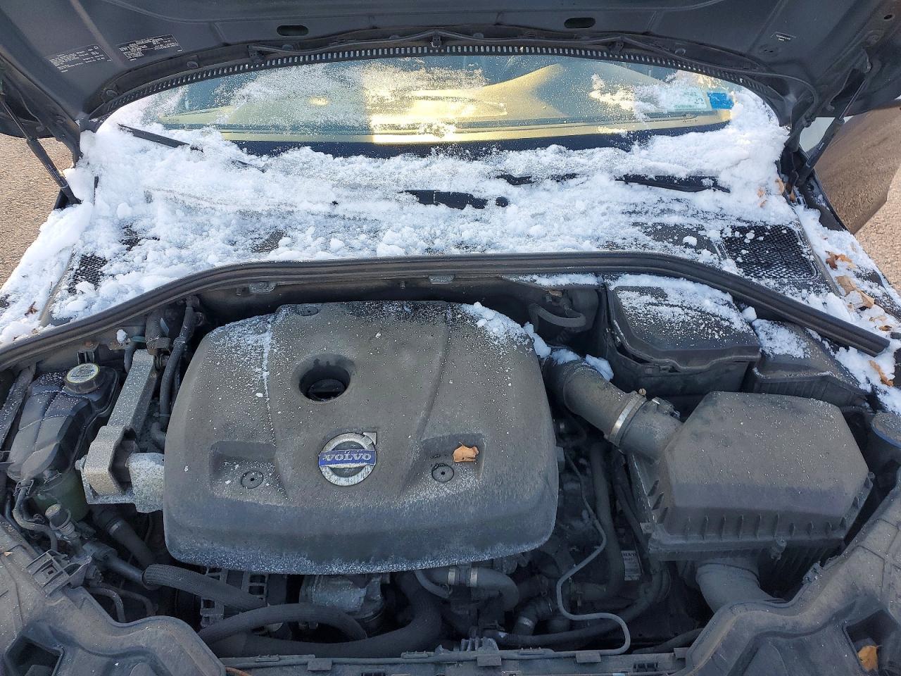 2015 VOLVO S60