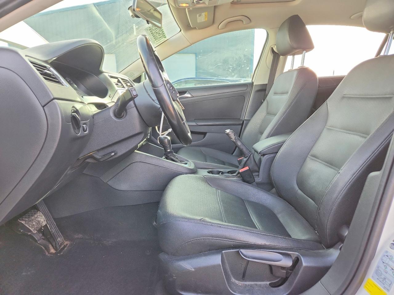 2011 VOLKSWAGEN JETTA