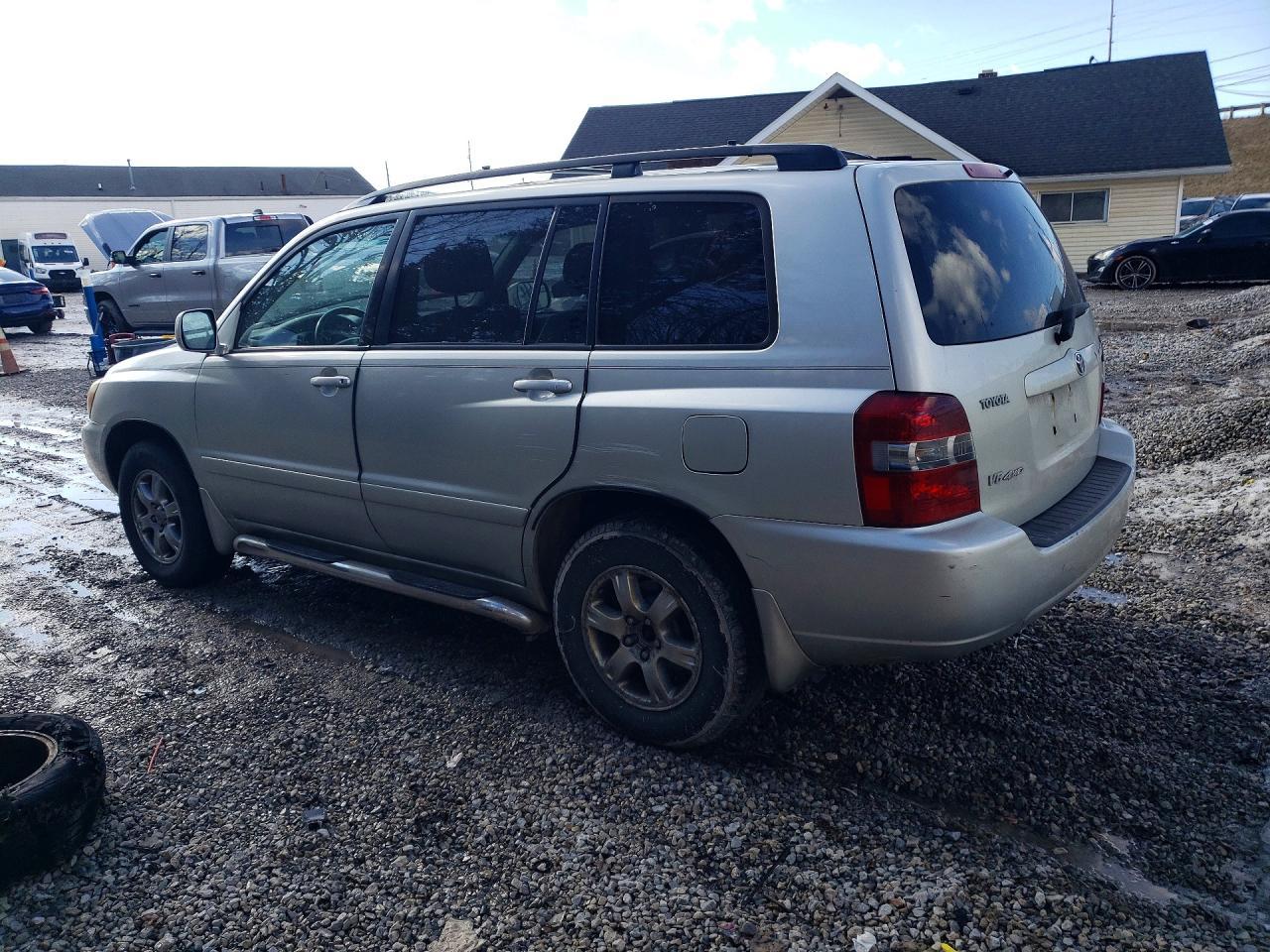 2004 TOYOTA HIGHLANDER