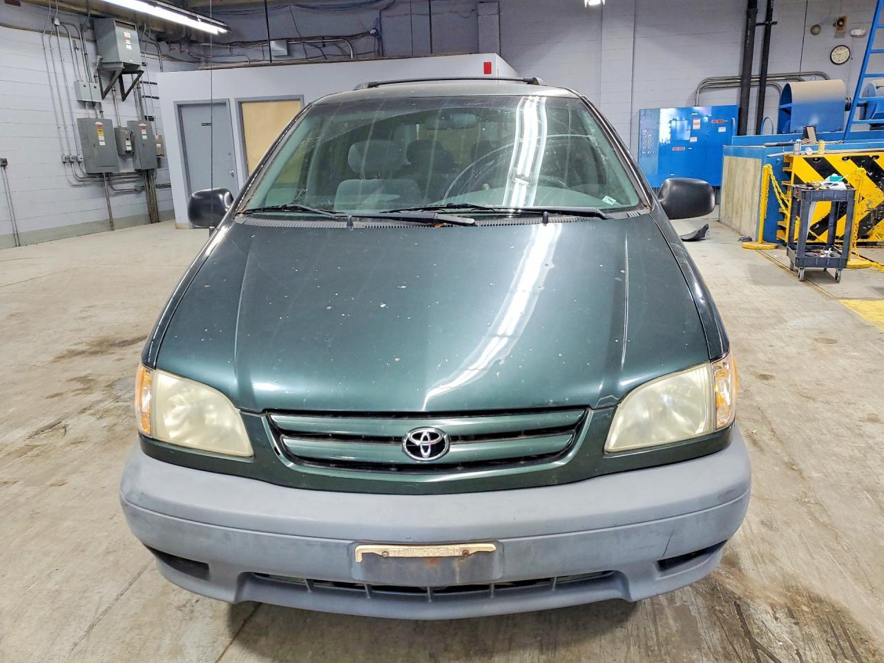 2002 TOYOTA SIENNA
