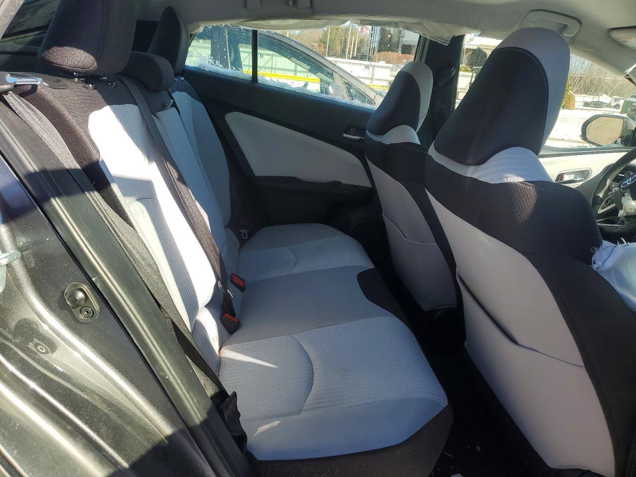 2016 TOYOTA PRIUS