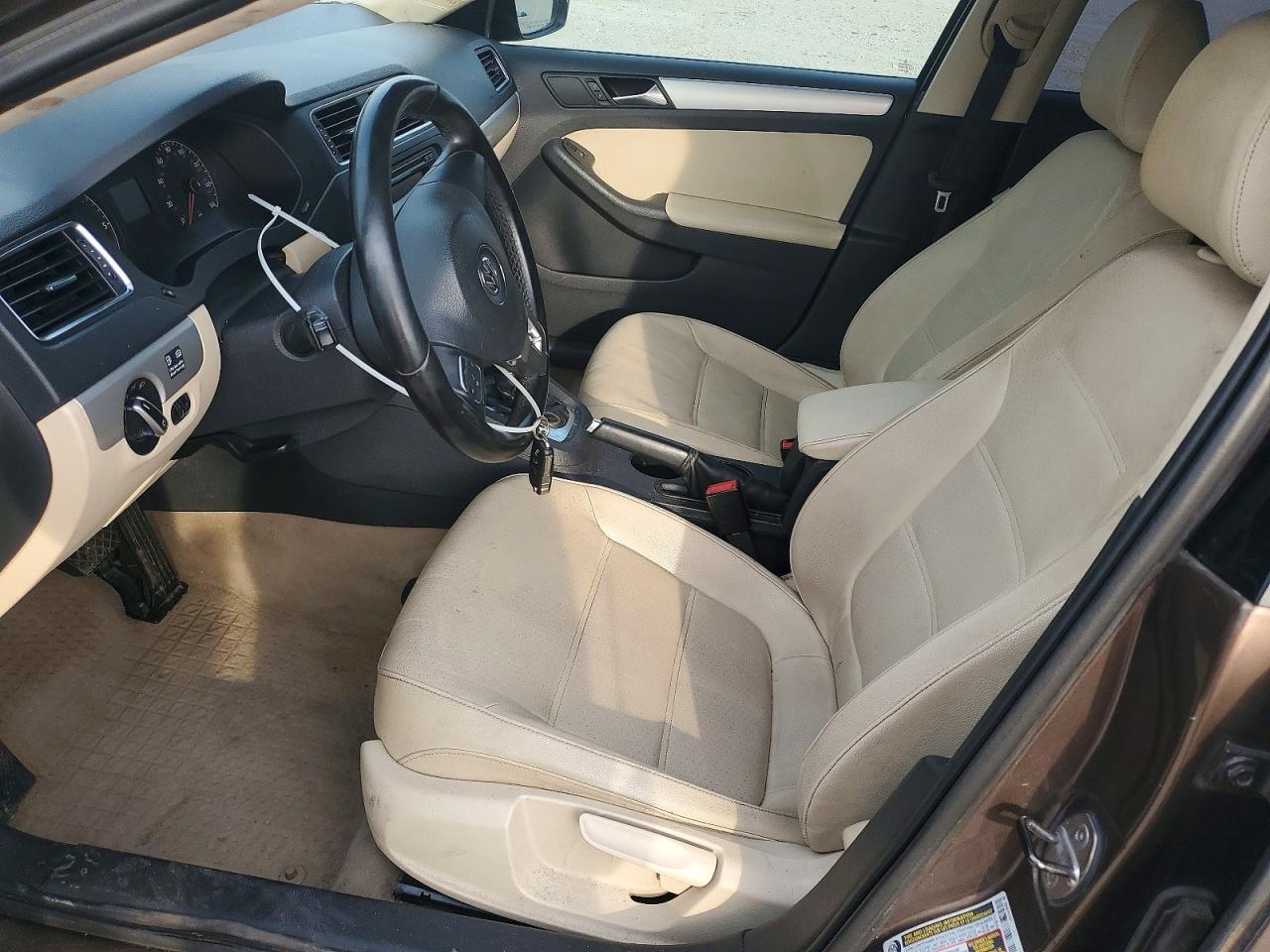 2011 VOLKSWAGEN JETTA