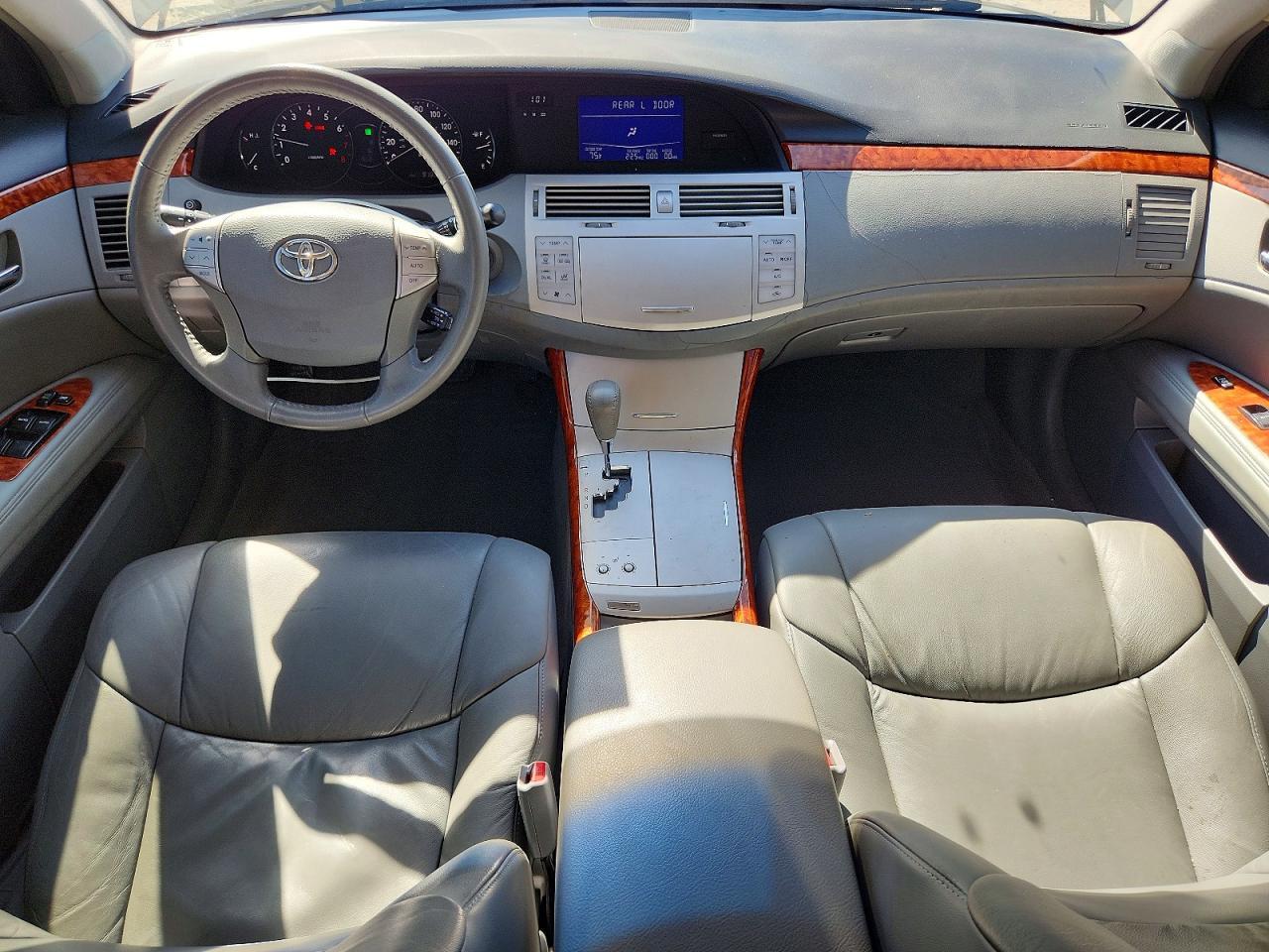 2005 TOYOTA Avalon
