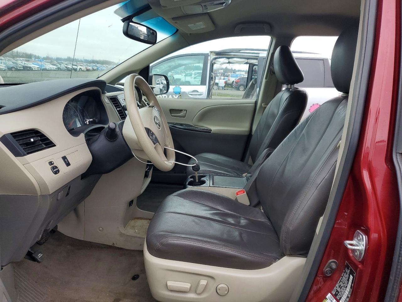 2014 TOYOTA SIENNA