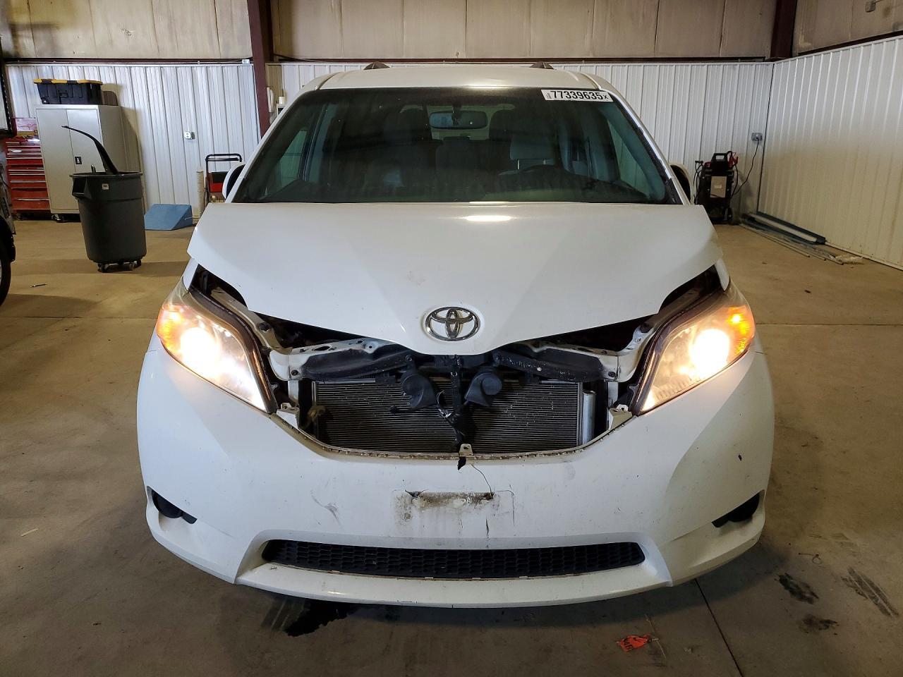 2016 TOYOTA SIENNA