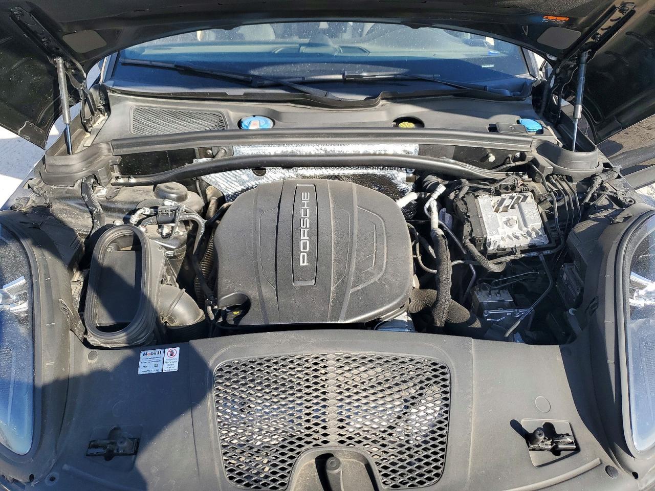 2021 PORSCHE Macan