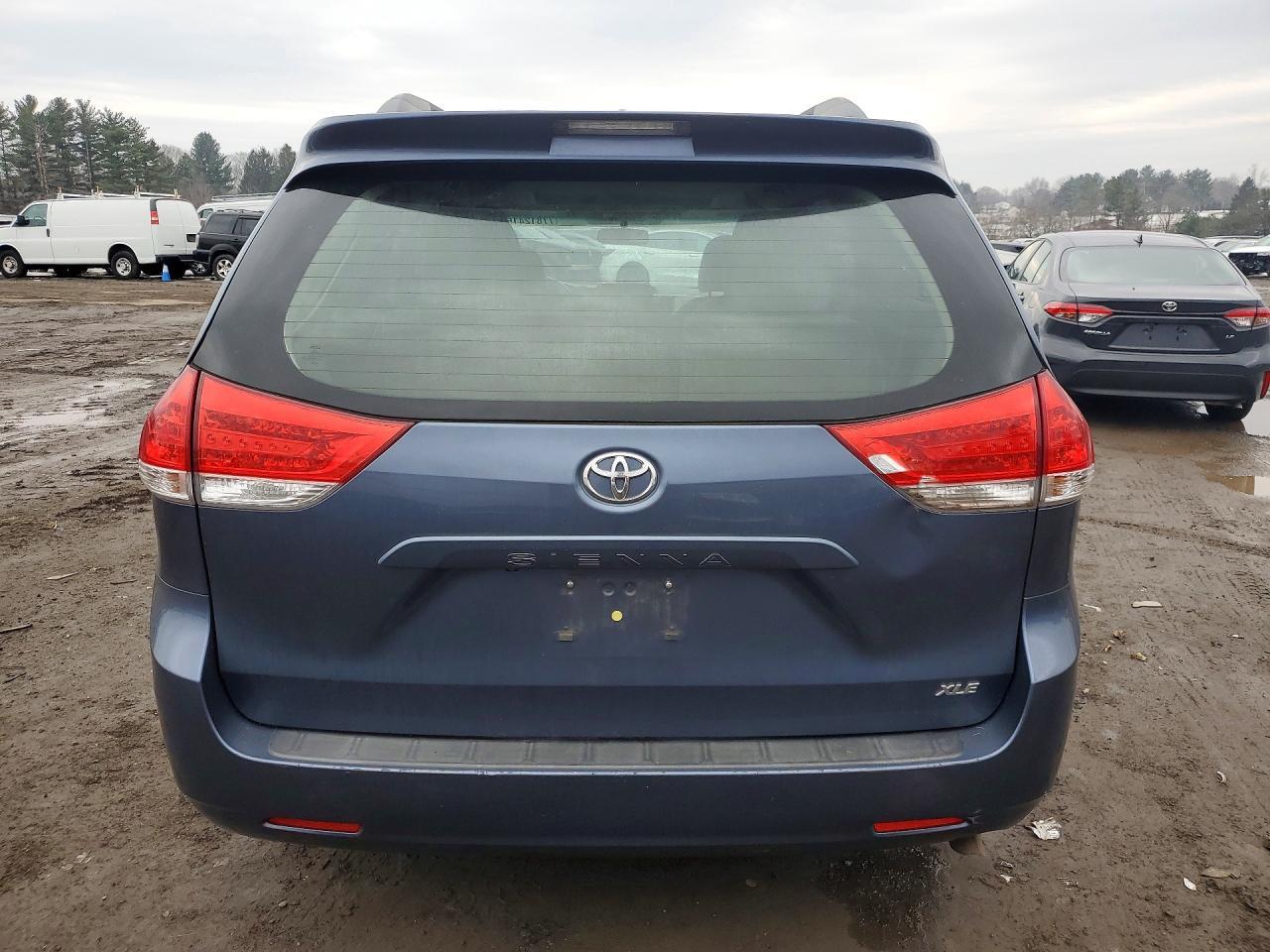 2013 TOYOTA SIENNA