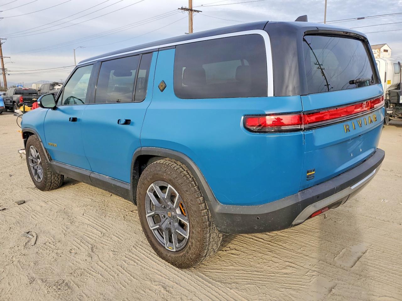 2023 RIVIAN R1s