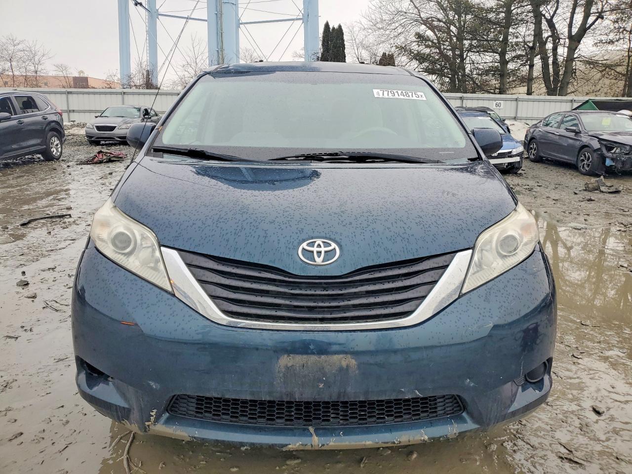 2012 TOYOTA SIENNA