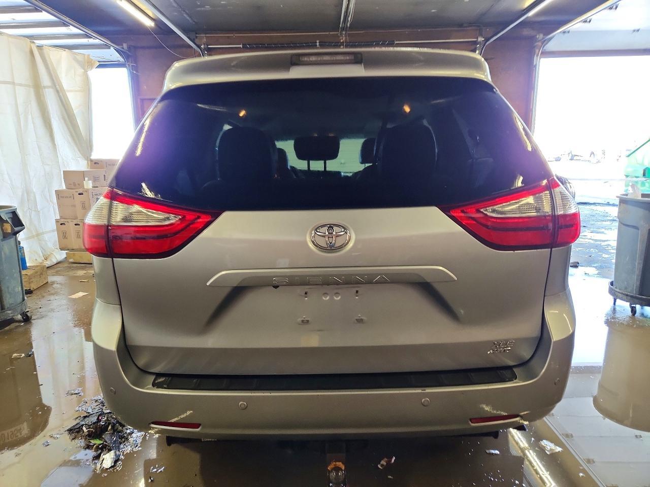 2017 TOYOTA SIENNA