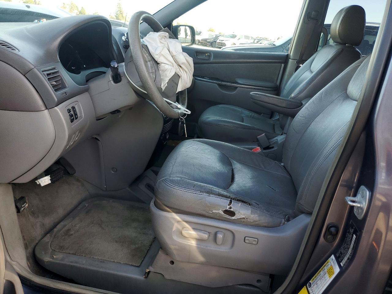 2006 TOYOTA SIENNA