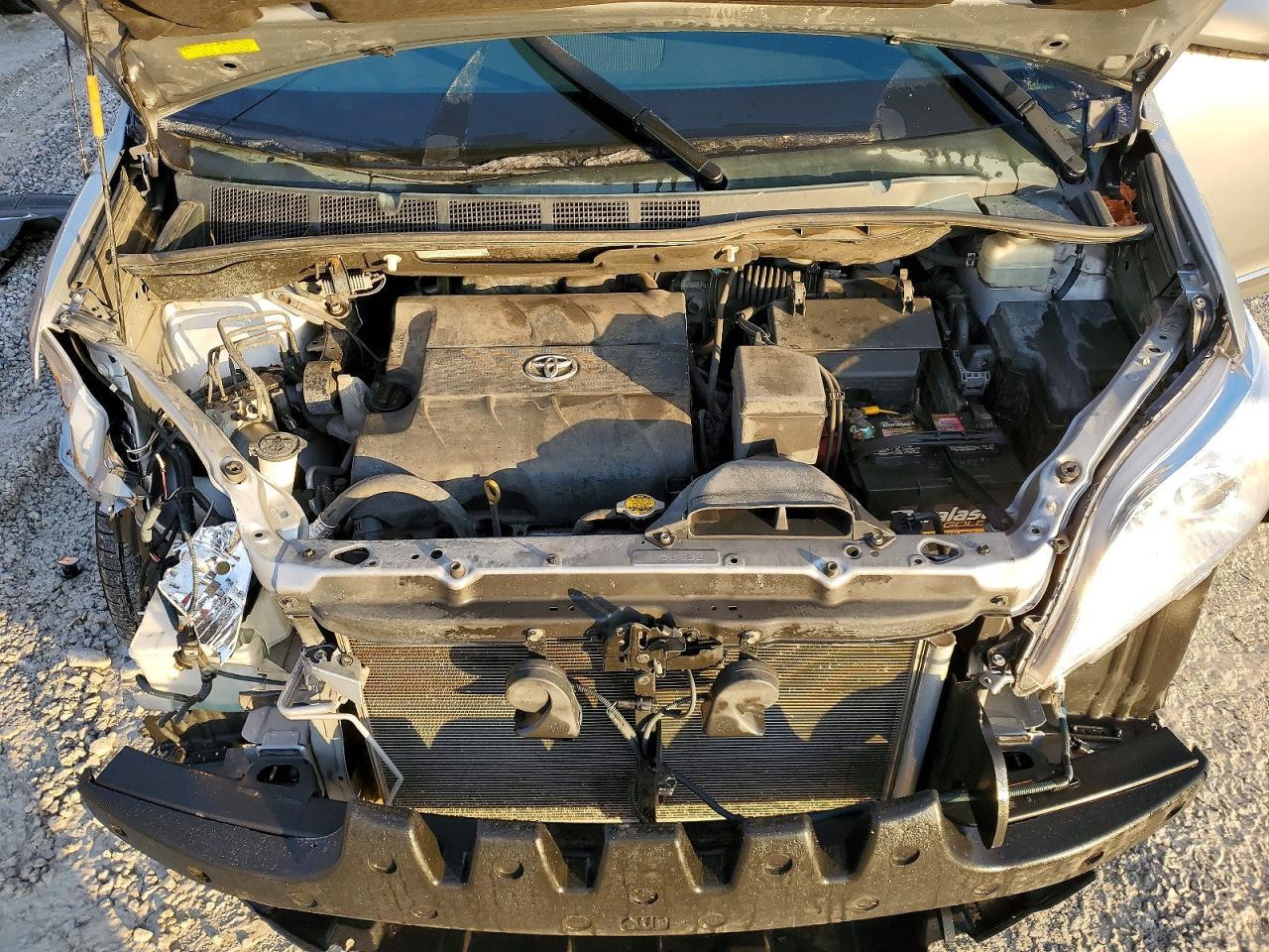 2014 TOYOTA SIENNA