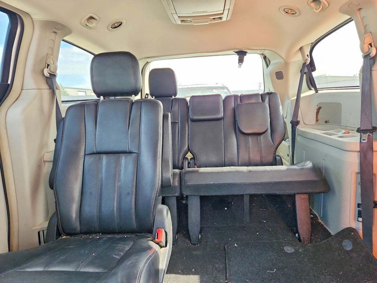 2016 CHRYSLER Town & Country