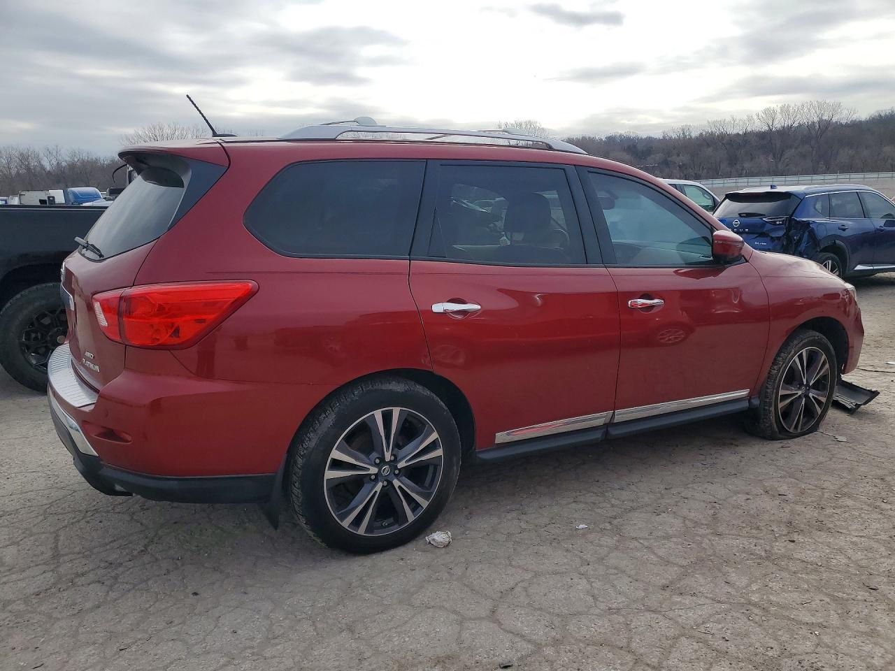 2017 NISSAN PATHFINDER