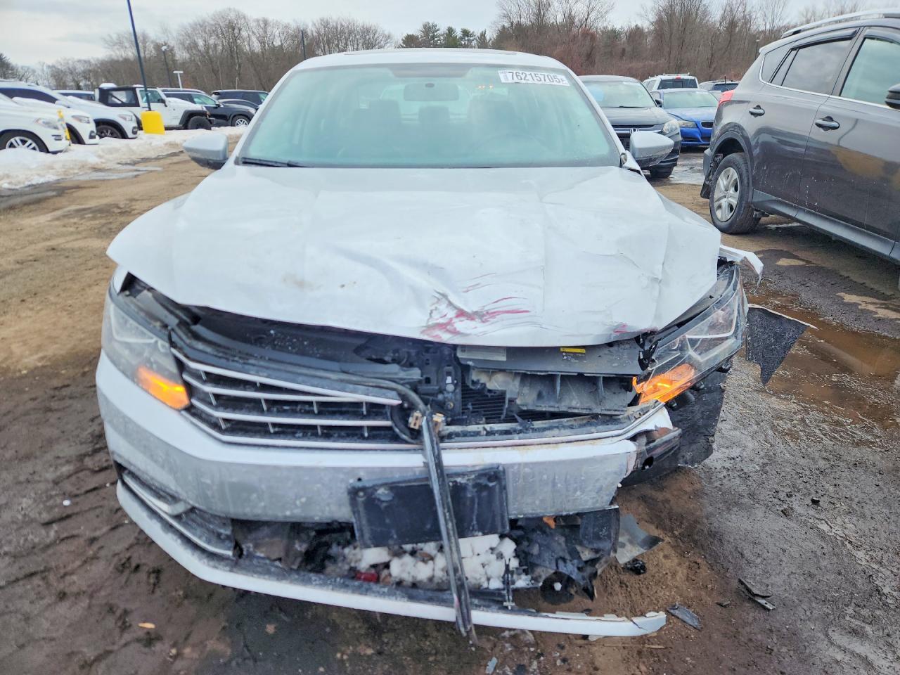 2016 VOLKSWAGEN Passat