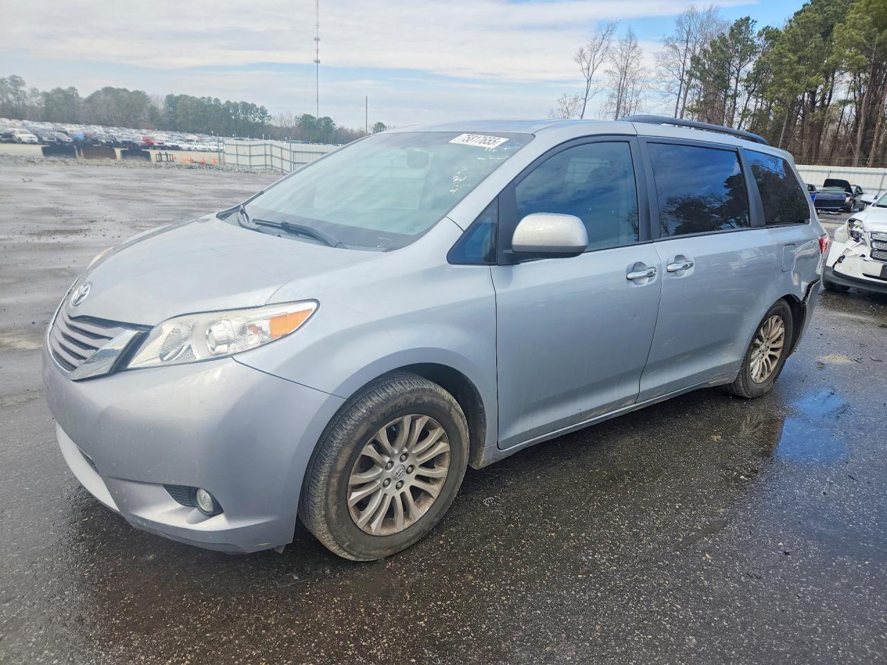 2015 TOYOTA SIENNA