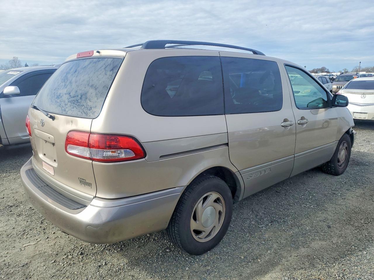 2003 TOYOTA SIENNA