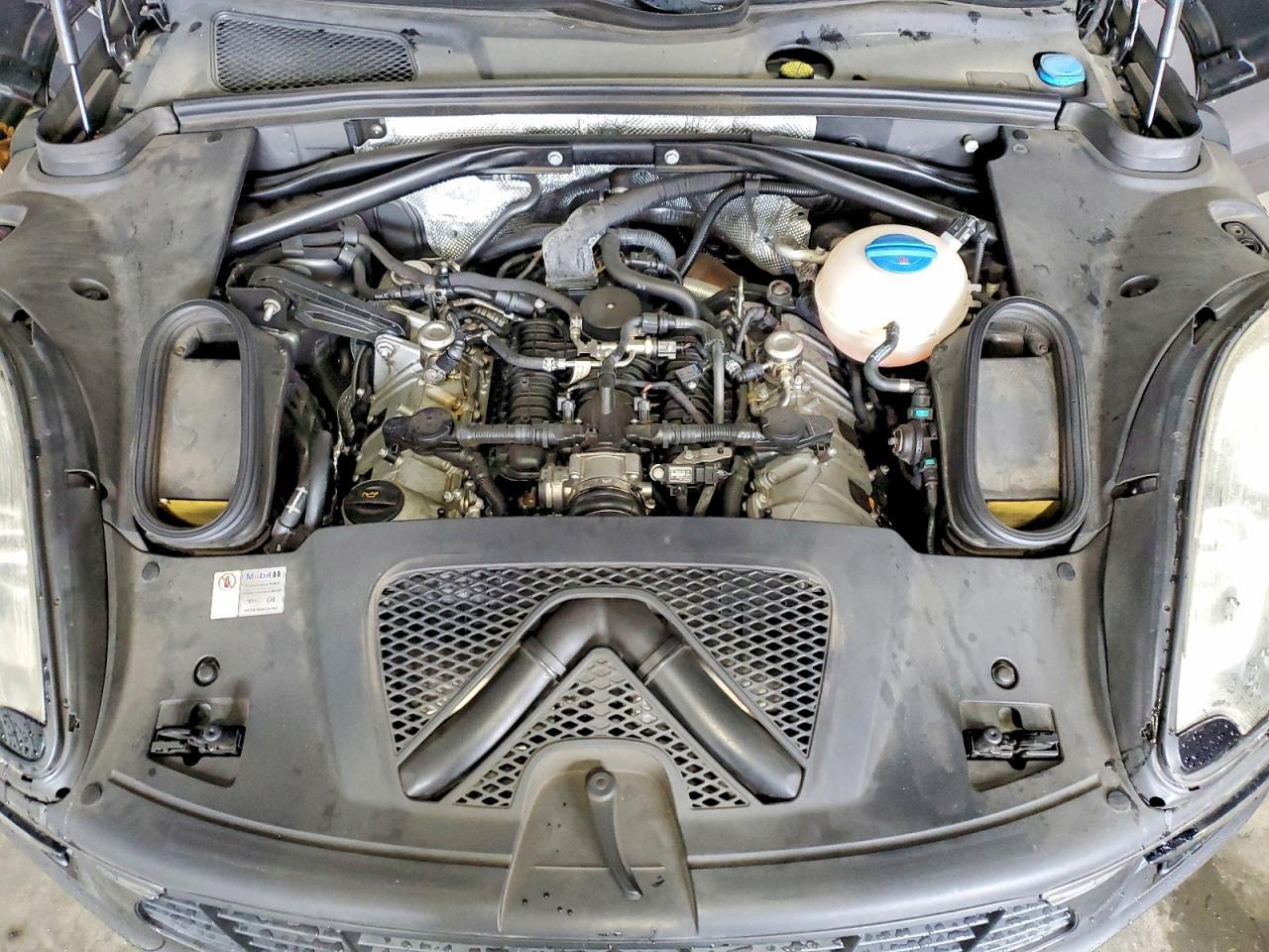 2016 PORSCHE Macan