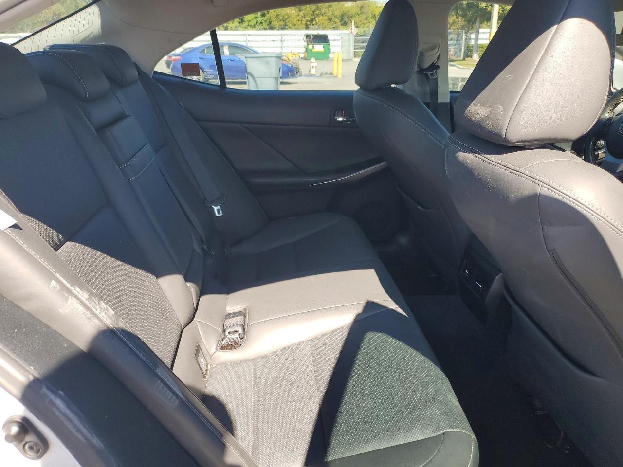 2016 LEXUS IS 200t