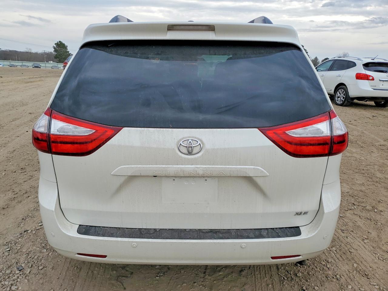 2016 TOYOTA SIENNA