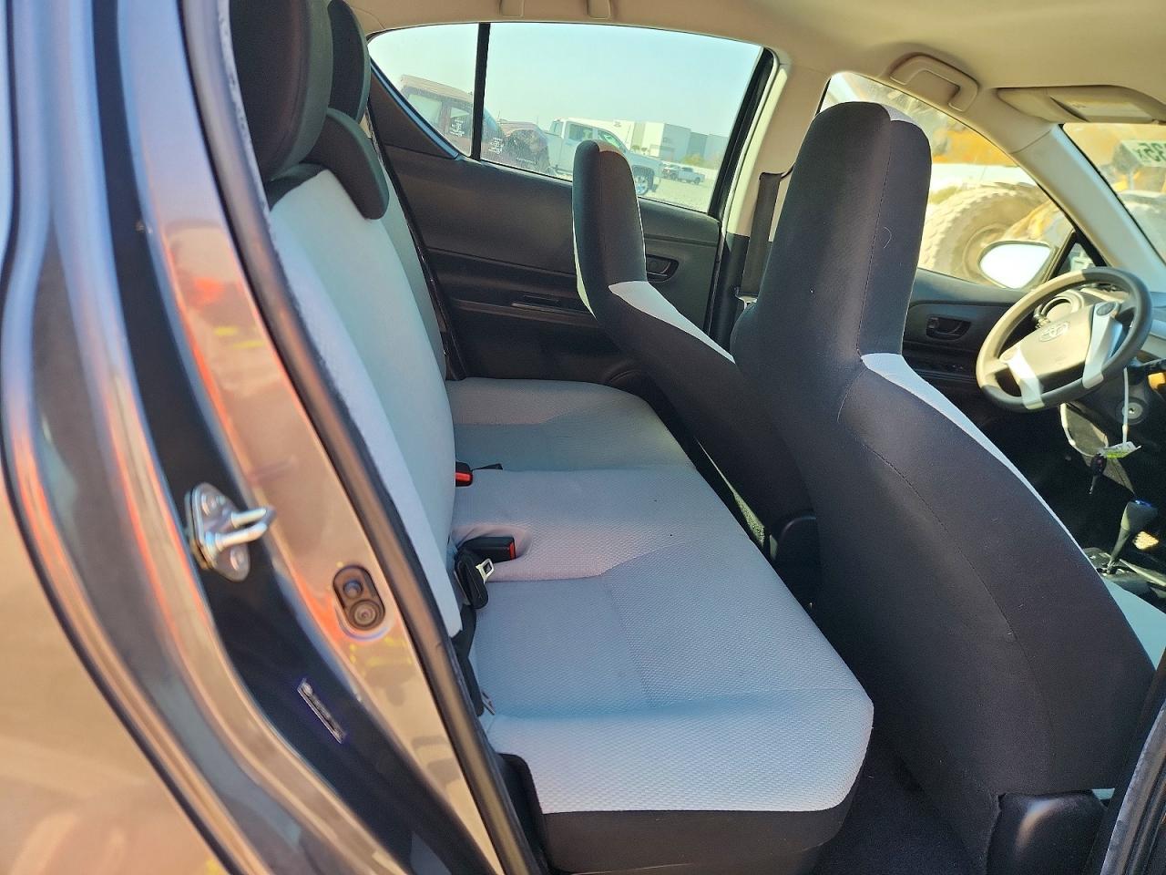 2015 TOYOTA Prius c