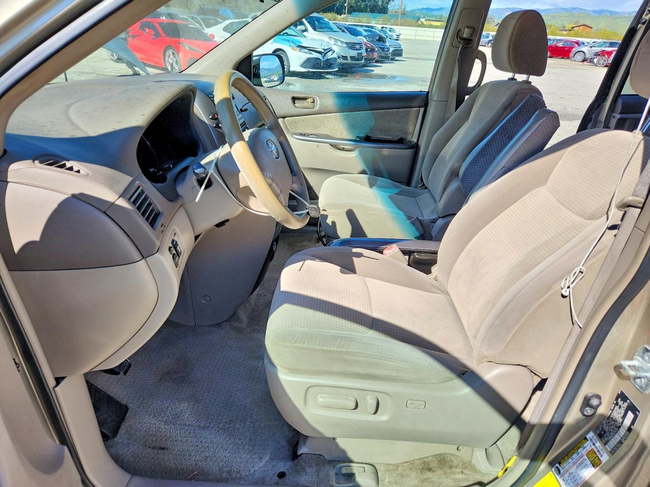 2010 TOYOTA SIENNA