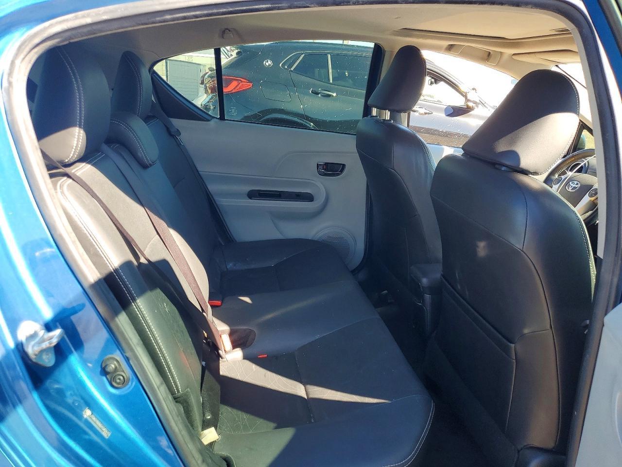 2013 TOYOTA Prius c