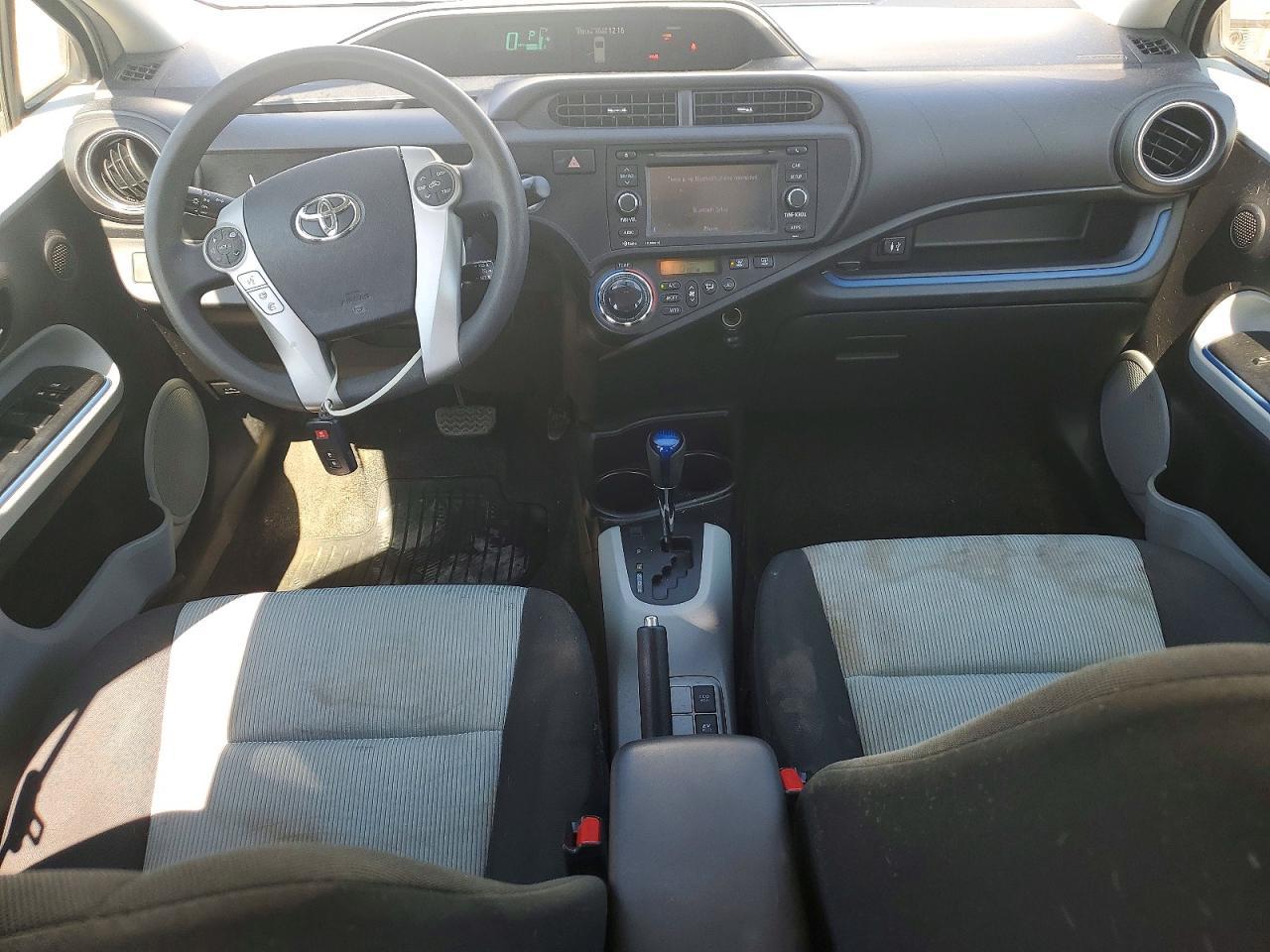 2013 TOYOTA Prius c