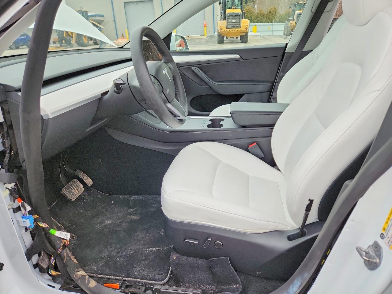 2025 TESLA MODEL Y
