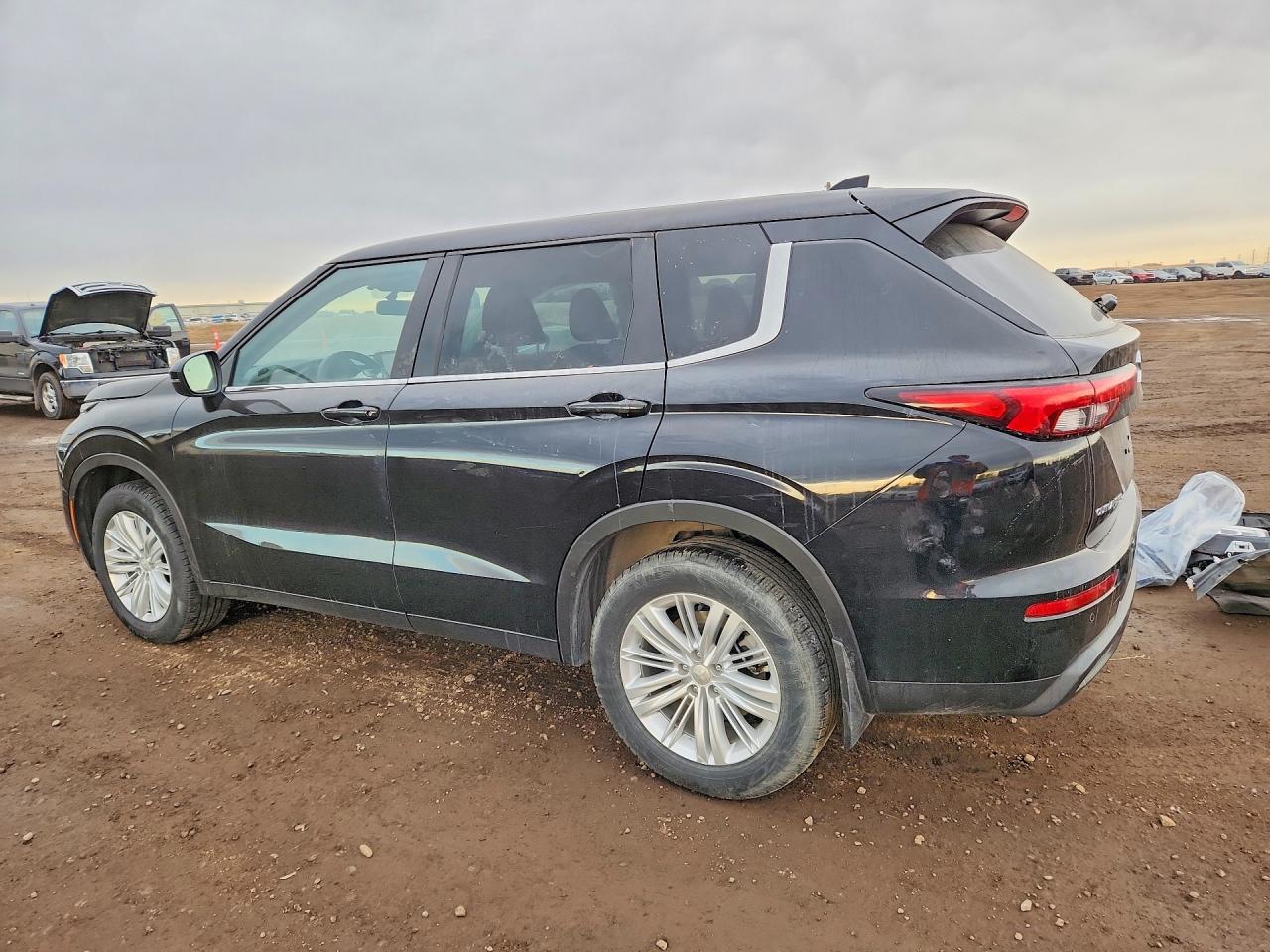 2023 MITSUBISHI outlander