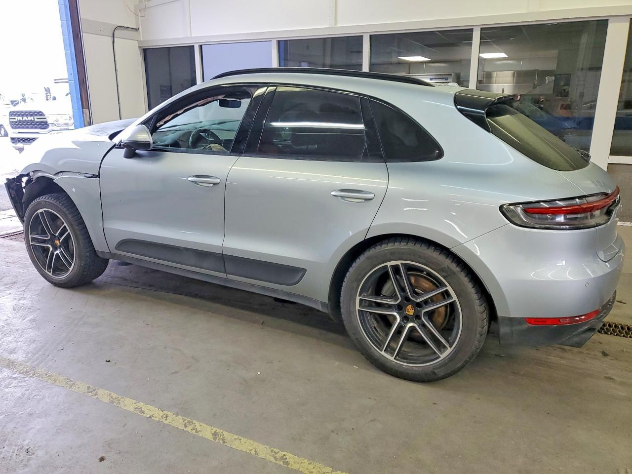2020 PORSCHE Macan
