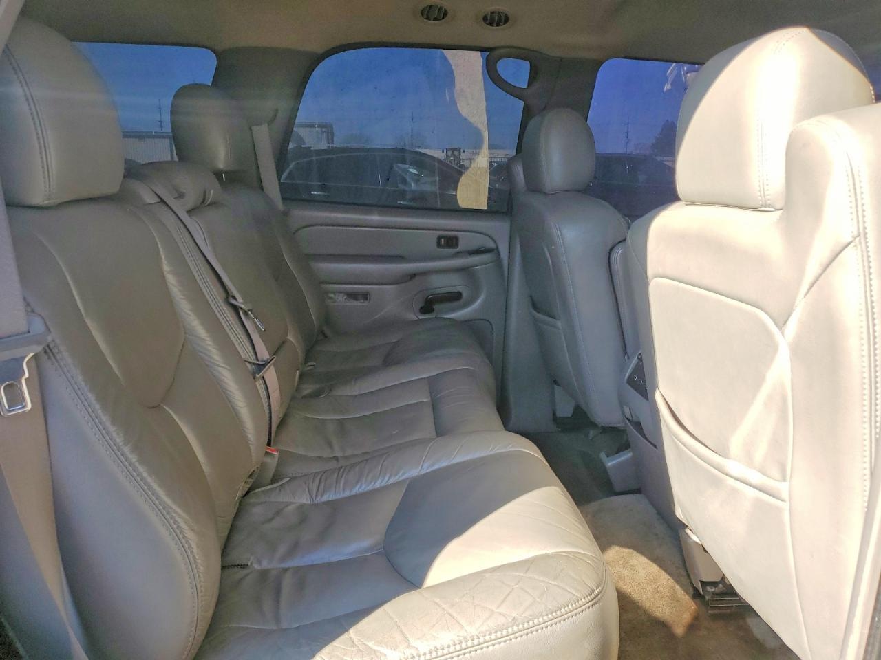 2004 CHEVROLET Tahoe