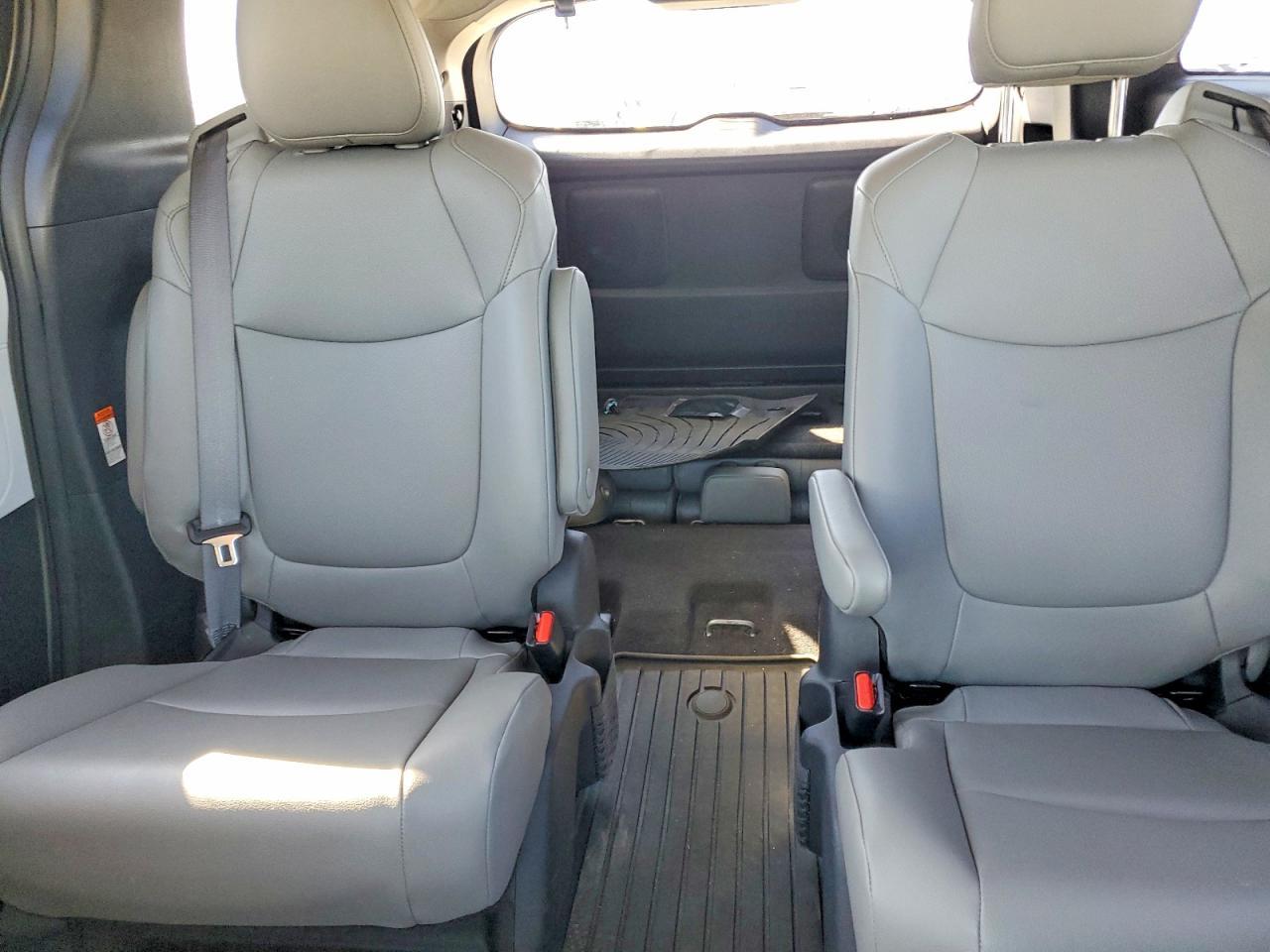 2025 TOYOTA SIENNA