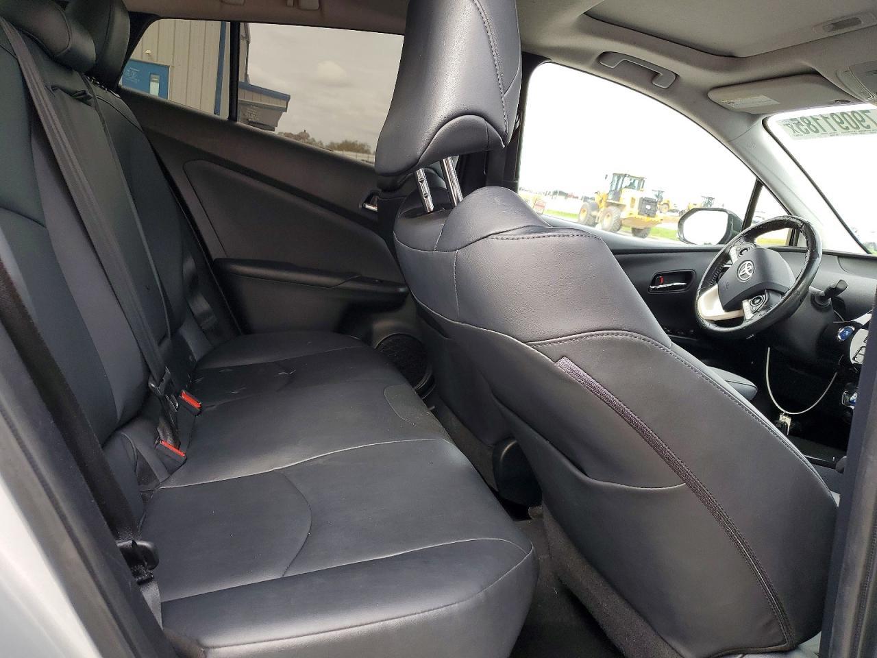 2016 TOYOTA PRIUS
