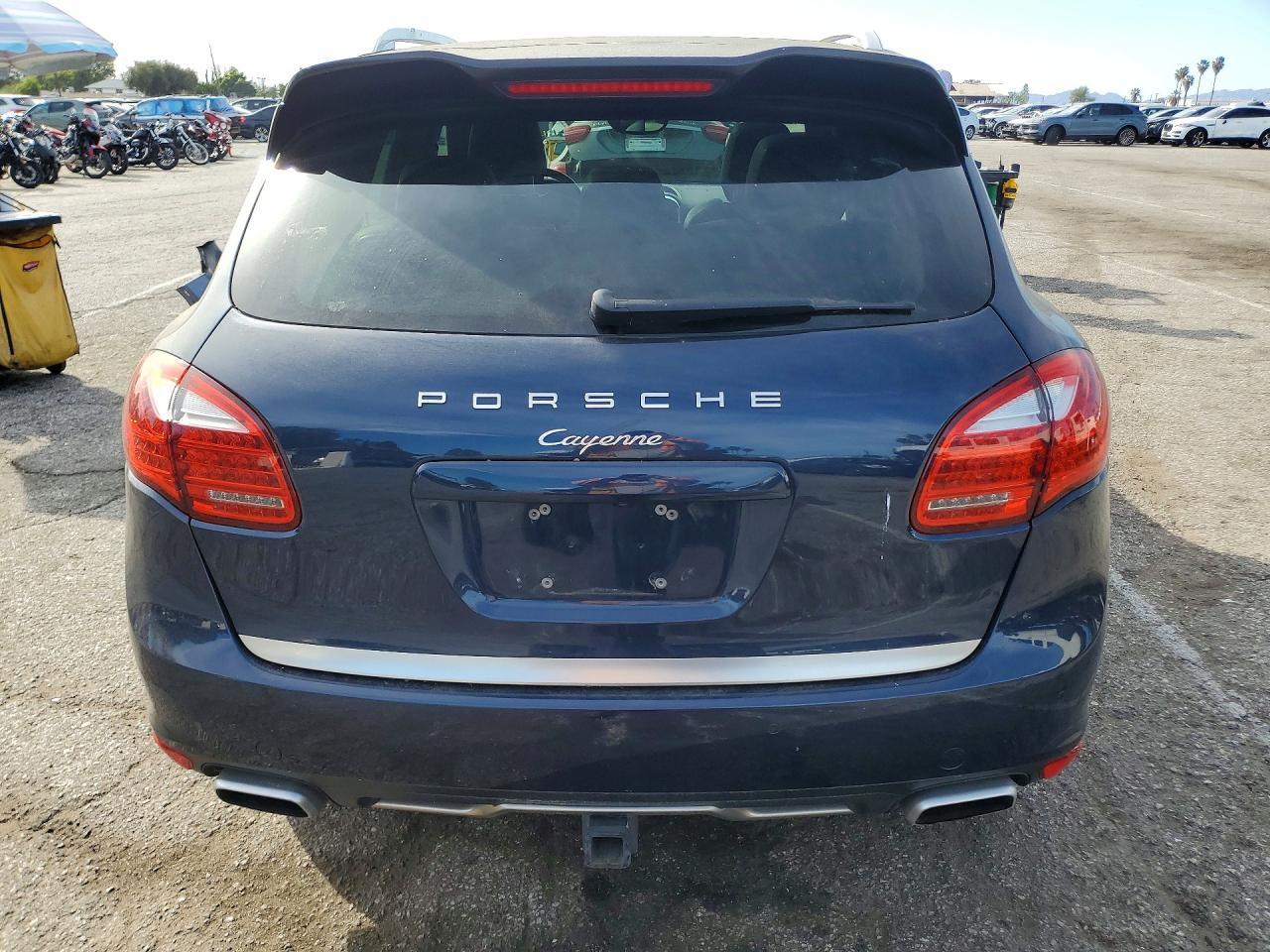 2014 PORSCHE CAYENNE