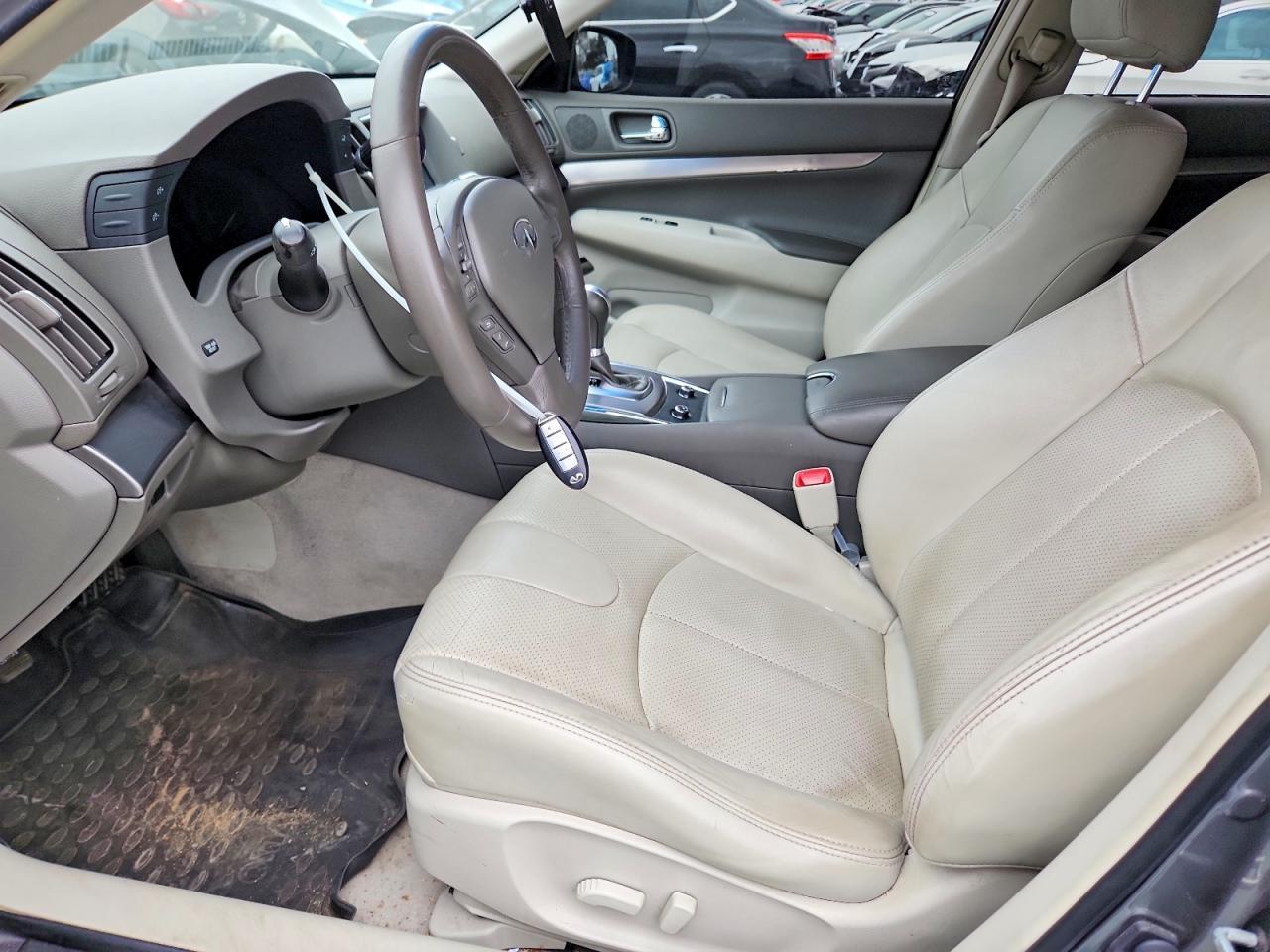 2015 INFINITI Q40