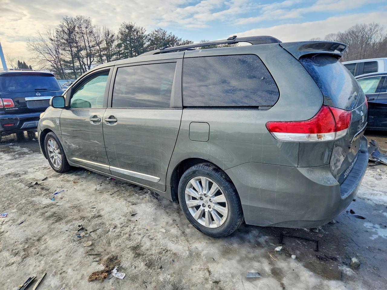 2011 TOYOTA SIENNA