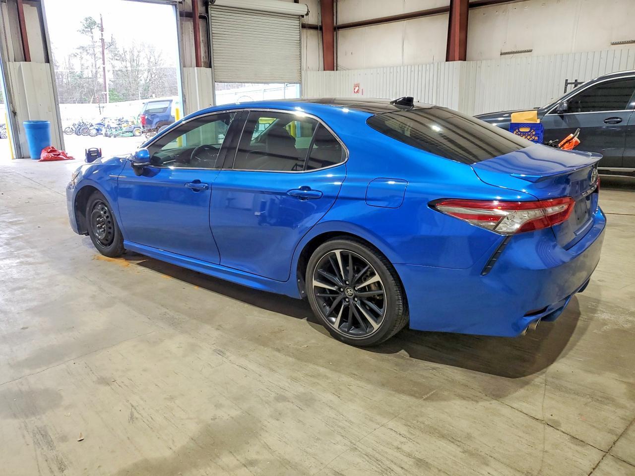 2018 TOYOTA CAMRY