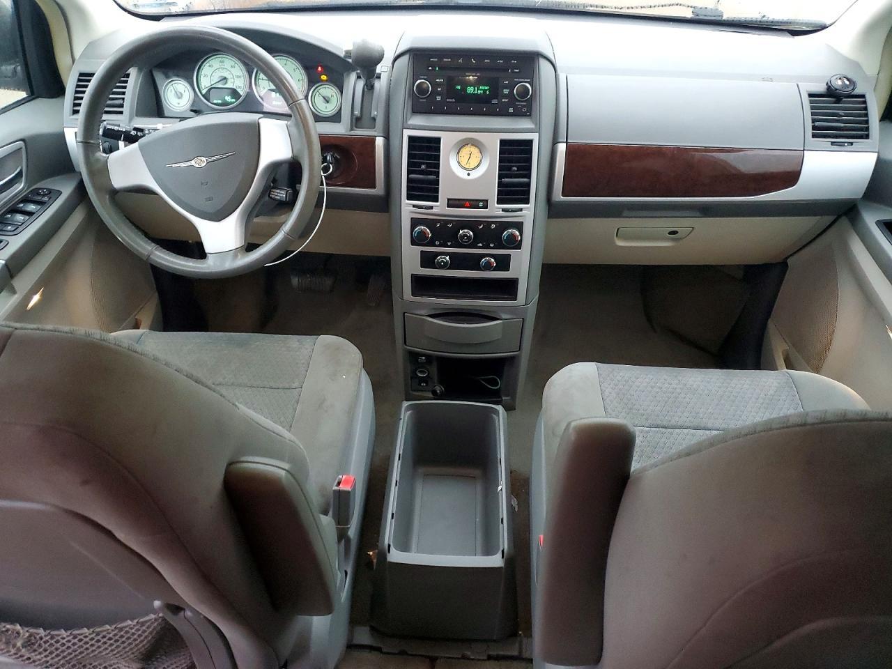 2010 CHRYSLER Town & Country