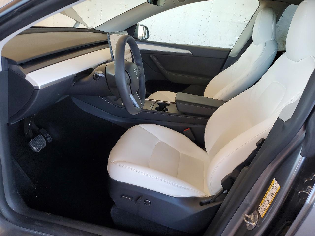 2025 TESLA MODEL Y