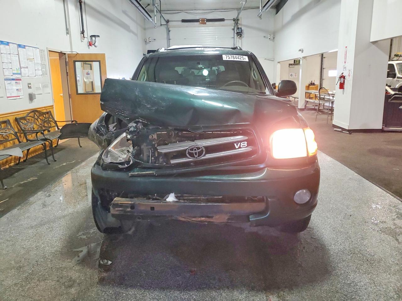2004 TOYOTA Sequoia