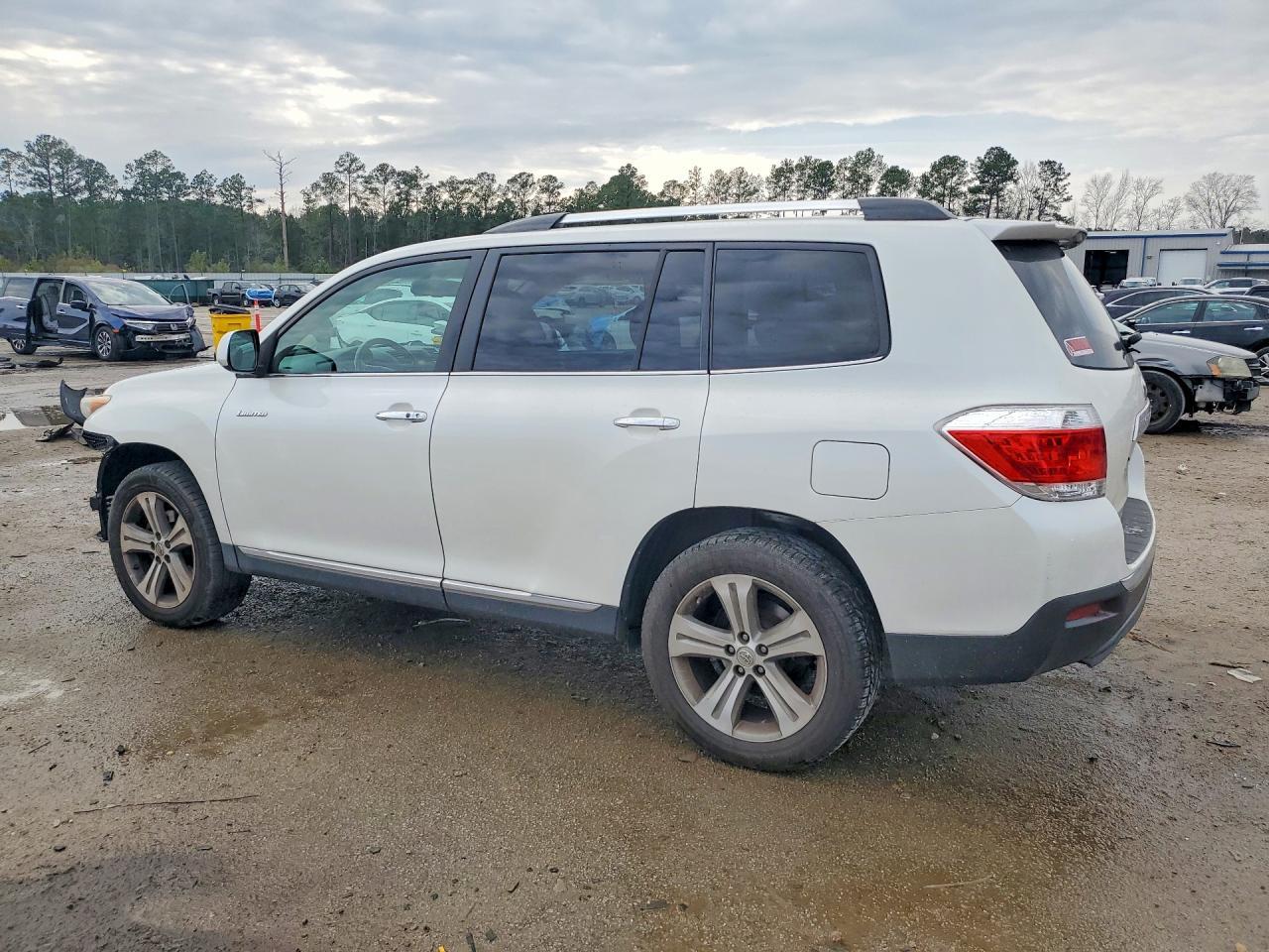 2011 TOYOTA HIGHLANDER