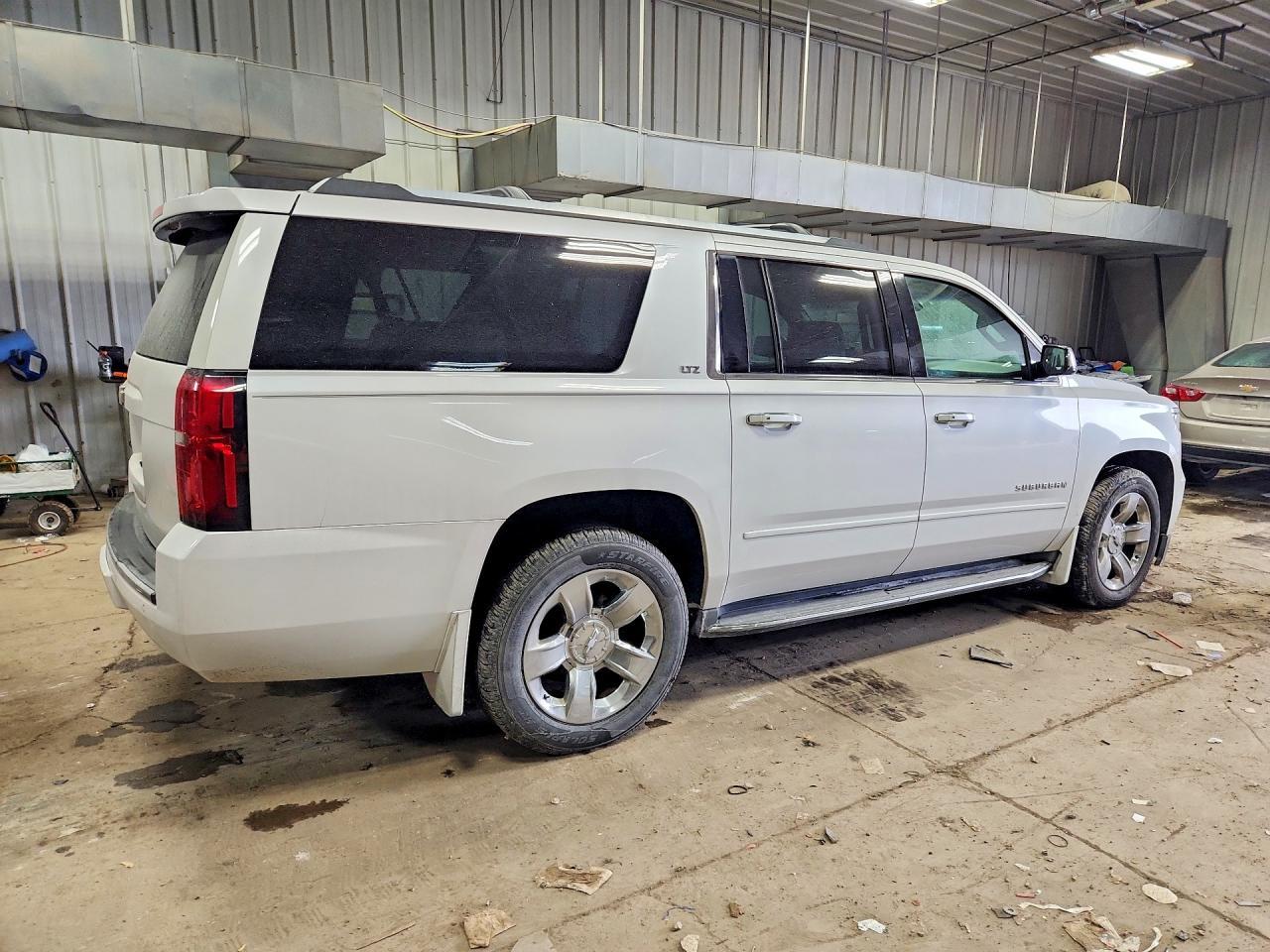 2016 CHEVROLET Suburban